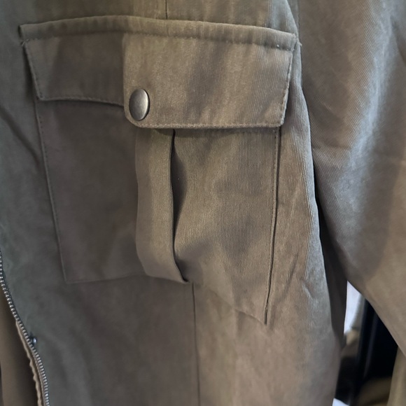 🔴 🎀 2X’s Host Pick 🎀 Lightweight Army Green Jacket - Picture 3 of 6
